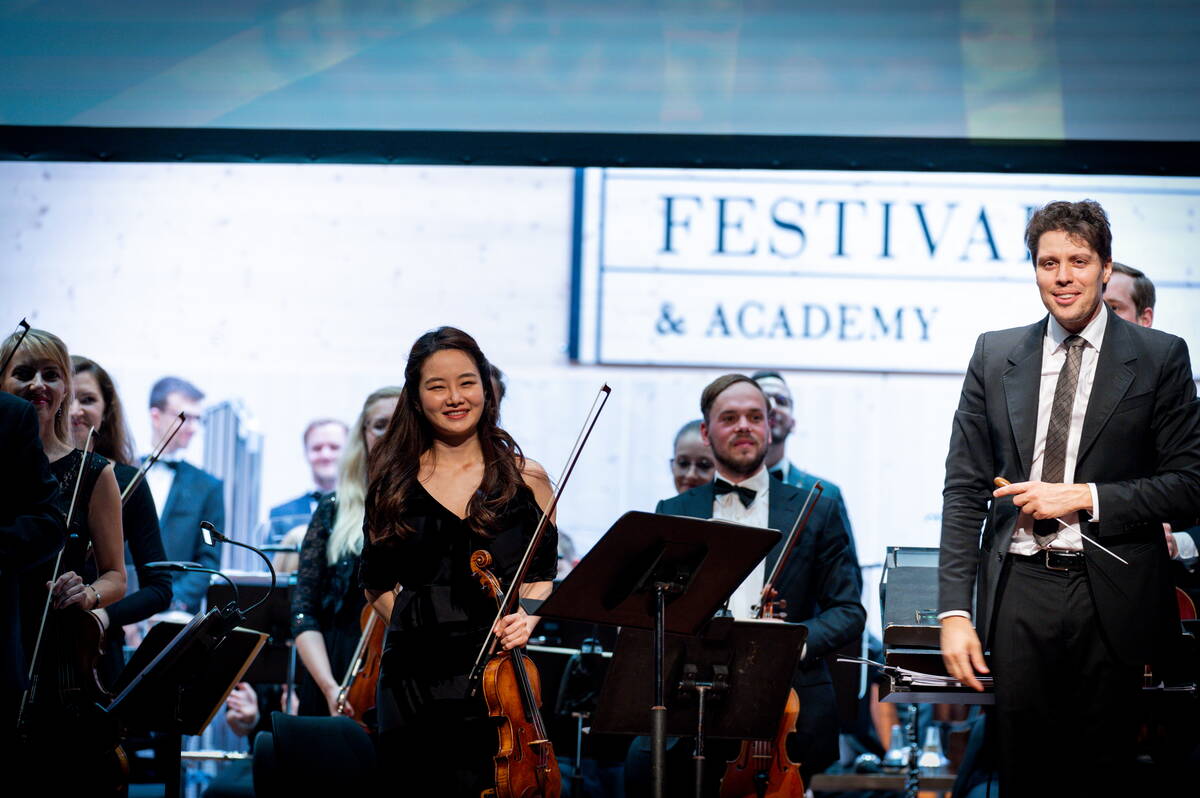 Bomsori Kim, City Light Symphony Orchestra, Kevin Griffiths, Festival-Zelt Gstaad